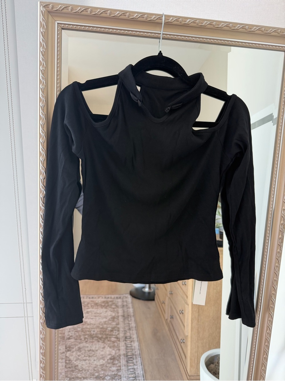 Commense Black Cold-Shoulder Ribbed Keyhole Sweater - Picture 3 of 5